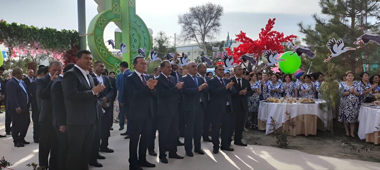 Дар шаҳри Тирмизи Ӯзбекистон тоҷикону ӯзбекҳо Наврӯзро якҷо ҷашн гирифтанд