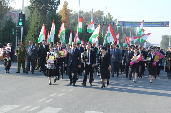 ТАНТАНАҲОИ ИДОНА БАХШИДА БА РӮЗИ ПАРЧАМИ ДАВЛАТӢ ДАР ШАҲРИ КӮЛОБ