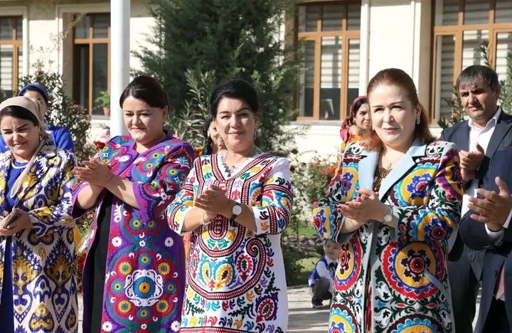 ТАРОВАТИ СИМОИ ЗАНОНУ БОНУВОН ДАР ФЕСТИВАЛИ ВИЛОЯТИИ "ЛИБОСИ МИЛЛӢ - НИШОНИ ТАМАДДУН ВА ФАРҲАНГИ МИЛЛӢ"   Кӯлоб 30.10.2025