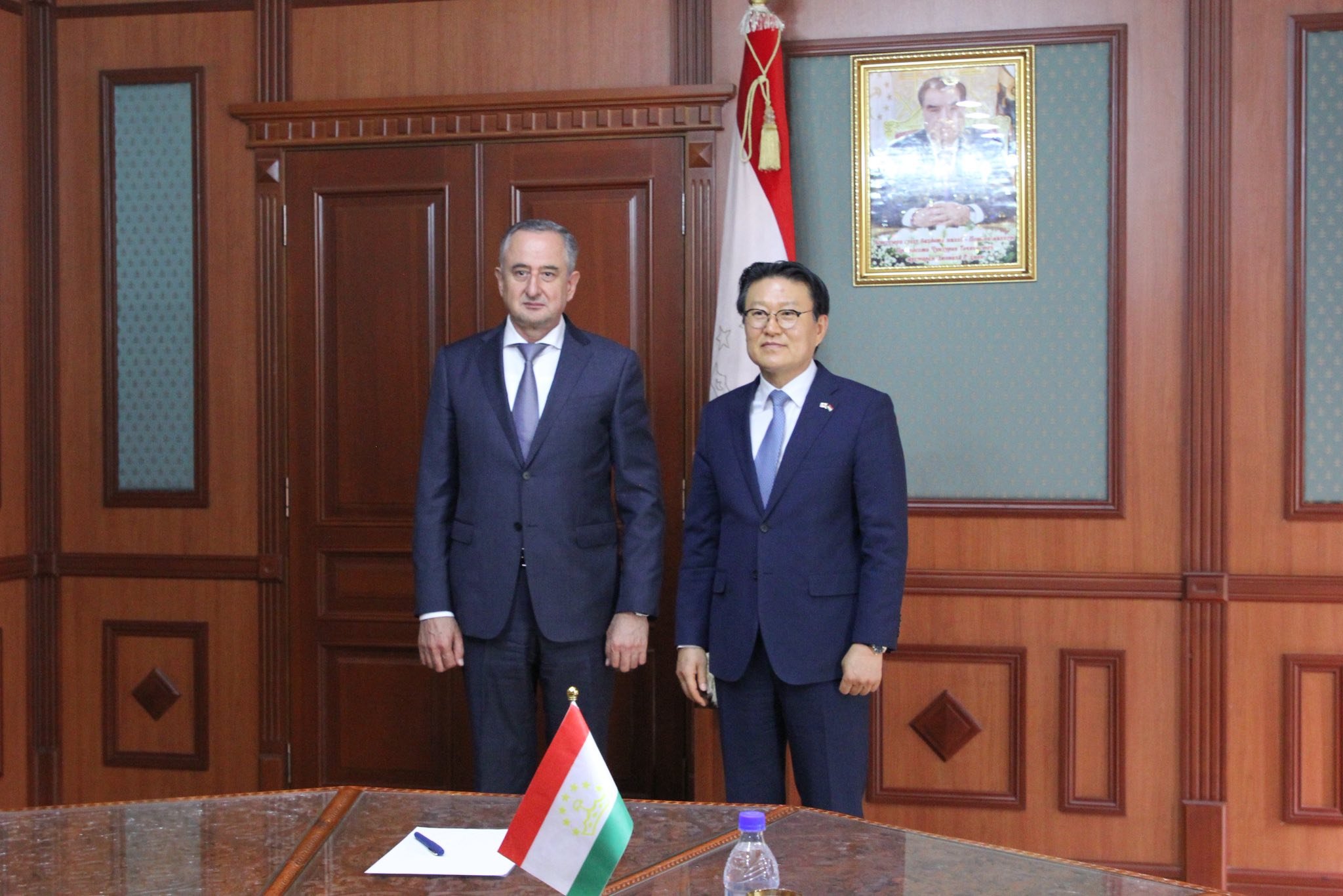 МУЛОҚОТИ РАИСИ ВИЛОЯТИ ХАТЛОН ДАВЛАТАЛӢ САИД БО САФИРИ ҶУМҲУРИИ КОРЕЯ