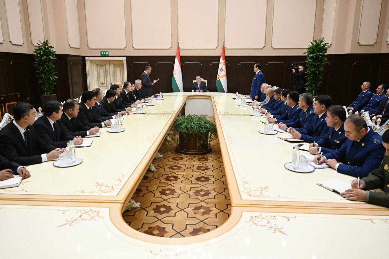 Таъиноти кадрӣ