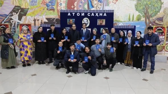 ҲУНАРМАНДОНИ ТЕАТР СОҲИБИ ШАҲОДАТНОМА ГАРДИДАНД