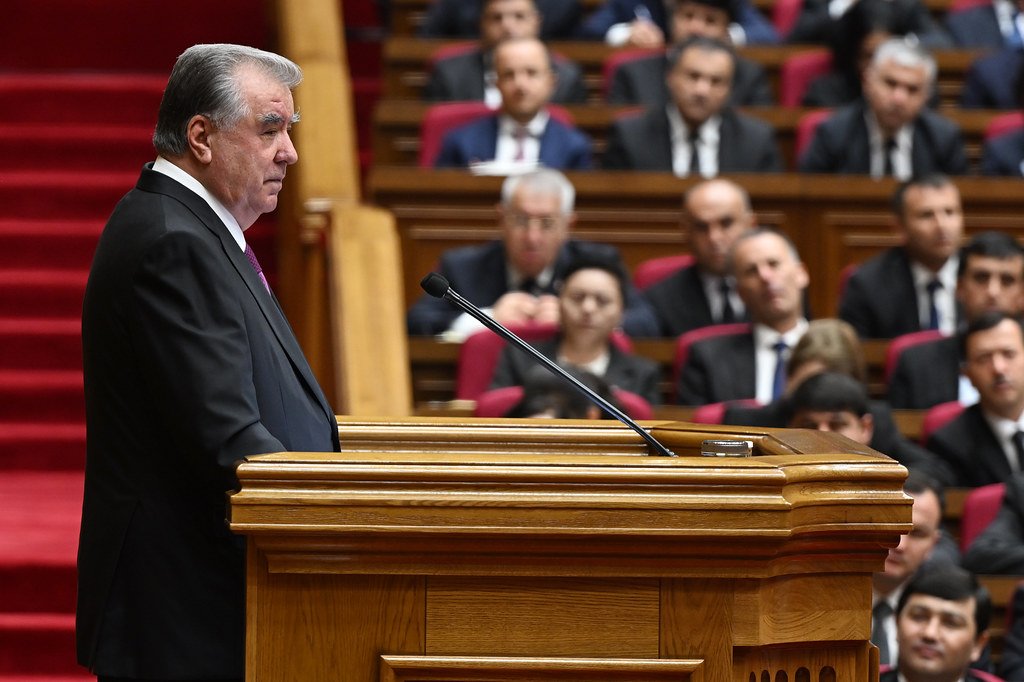 Офтоби зиндагиафрӯзӣ мо бошад Паём