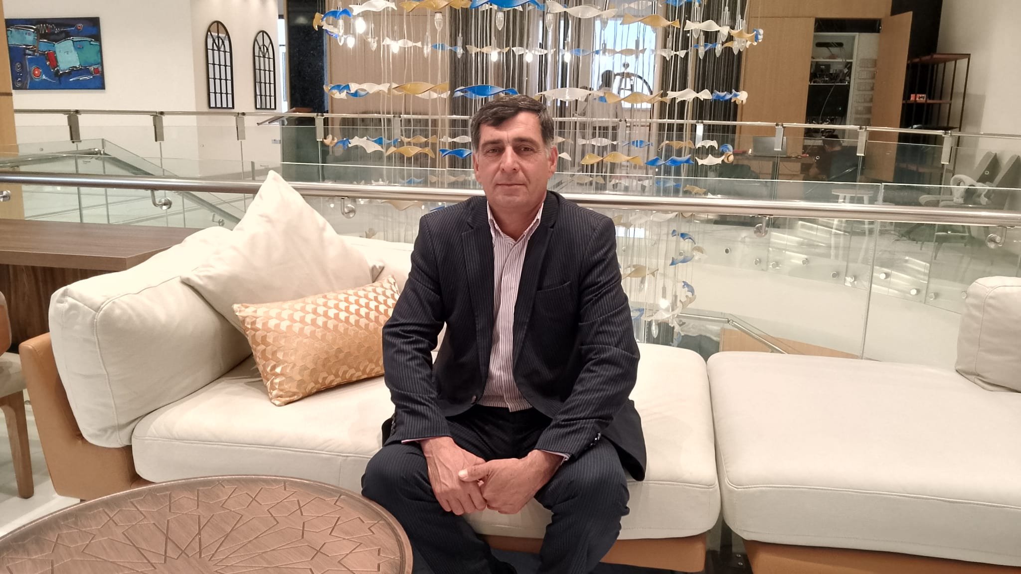 БЕ РАНҶ ГАНҶ БА  ДАСТ НАМЕОЯД