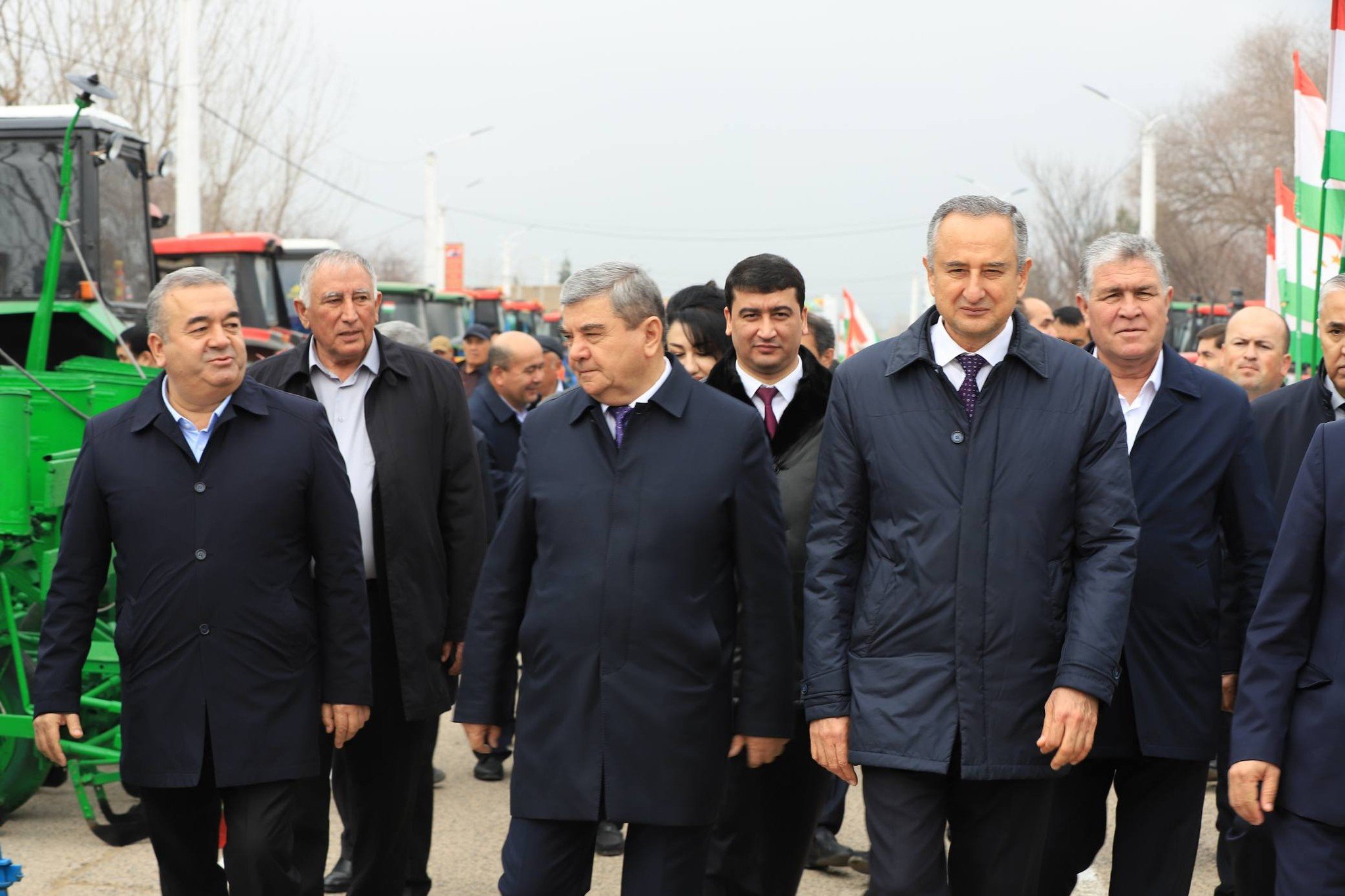 ДИДАН НАМУДАН АЗ НАМОИШИ “ХАТИ ТЕХНИКӢ”-И ТЕХНИКАҲОИ КИШОВАРЗИИ НОҲИЯИ ЁВОН