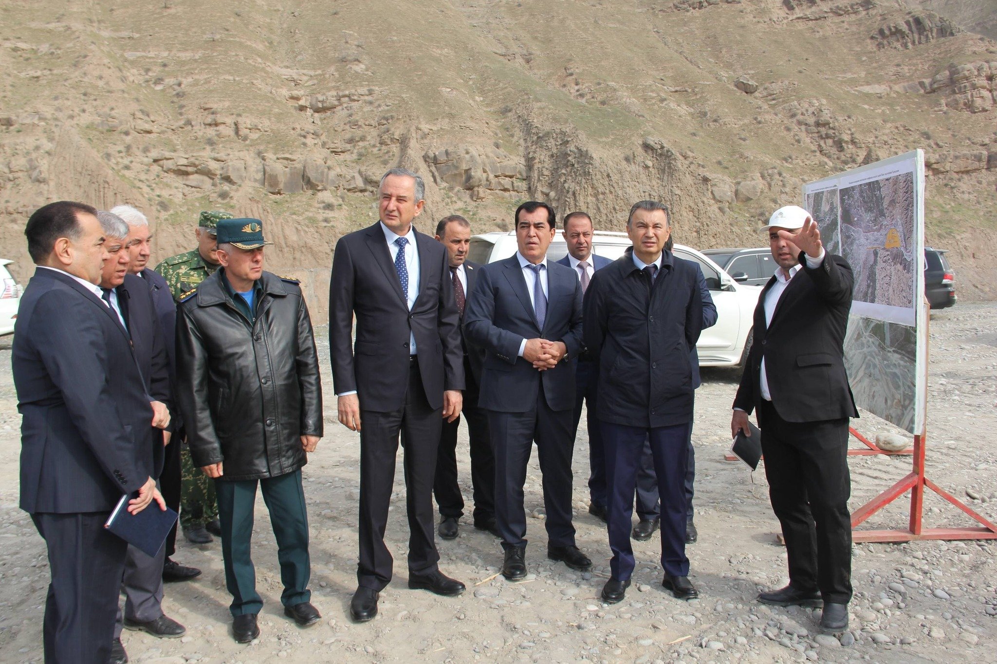 БОЗДИД САРВАЗИРИ МАМЛАКАТ АЗ РАФТИ КОРҲОИ СОҲИЛМУСТАҲКАМКУНӢ ДАР СОҲИЛИ ДАРЁИ “ПАНҶ”