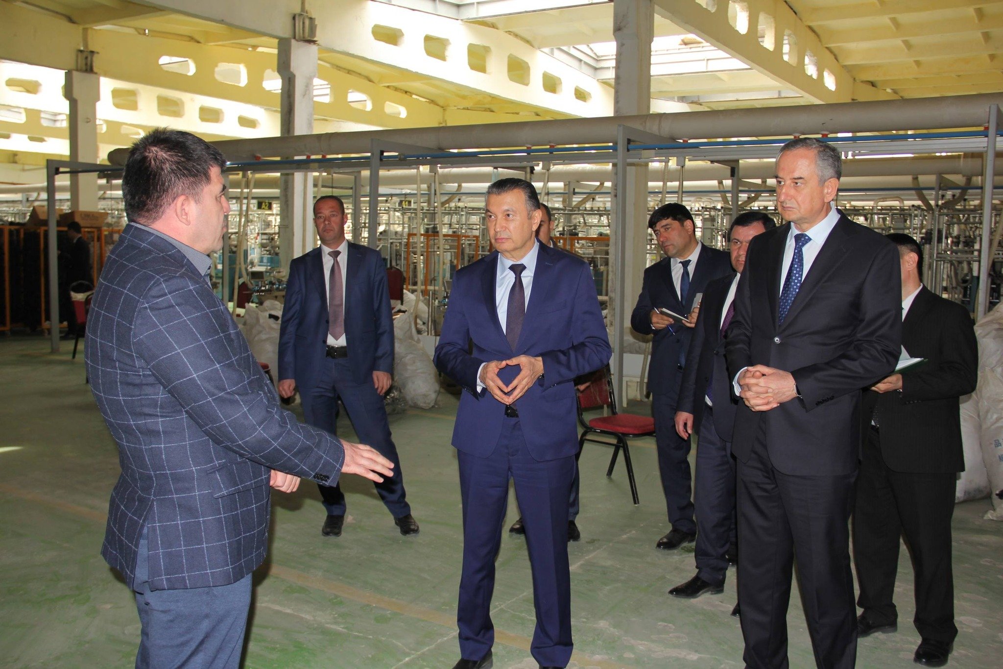 ШИНОСОИИ САРВАЗИРИ МАМЛАКАТ БО ВАЗЪИ КОРХОНАҲОИ САНОАТӢ