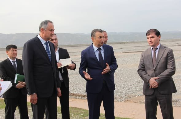 САРВАЗИРИ МАМЛАКАТ АЗ РАФТИ КОРҲОИ СОҲИЛМУСТАҲКАМКУНӢ ДАР СОҲИЛИ ДАРЁИ "ЁХСӮ" БОЗДИД НАМУД