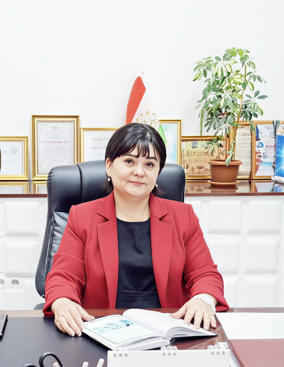 ЗАНИ МУВАФФАҚ