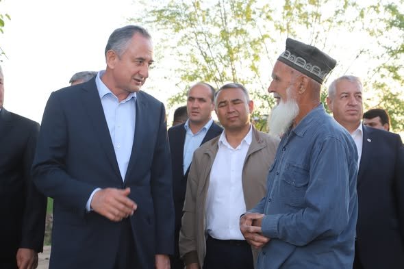 БОЗДИДИ РАИСИ ВИЛОЯТИ ХАТЛОН АЗ РАФТИ КИШТИ ПАХТАИ ЗЕРИ ПЛЁНКА ДАР НОҲИЯИ ШАҲРИТУС