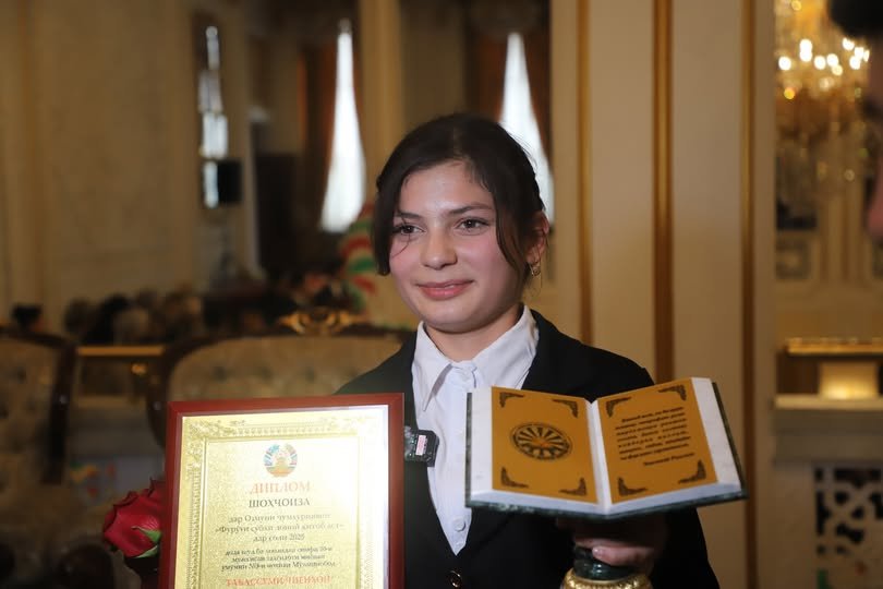 ТАБАССУМИ ҶИЁНХОН: “ШОҲҶОИЗА МАРО БА МАСЪУЛИЯТИ БЕШТАР ҲИДОЯТ КАРД”